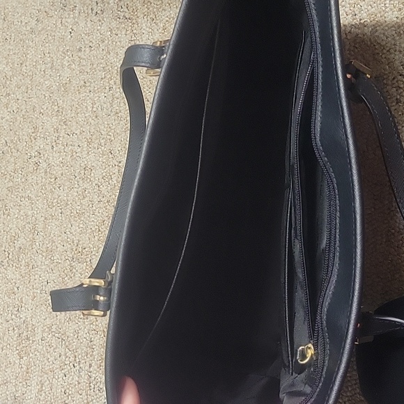 Michael Kors Large Jet Set Tote - Picture 5 of 7